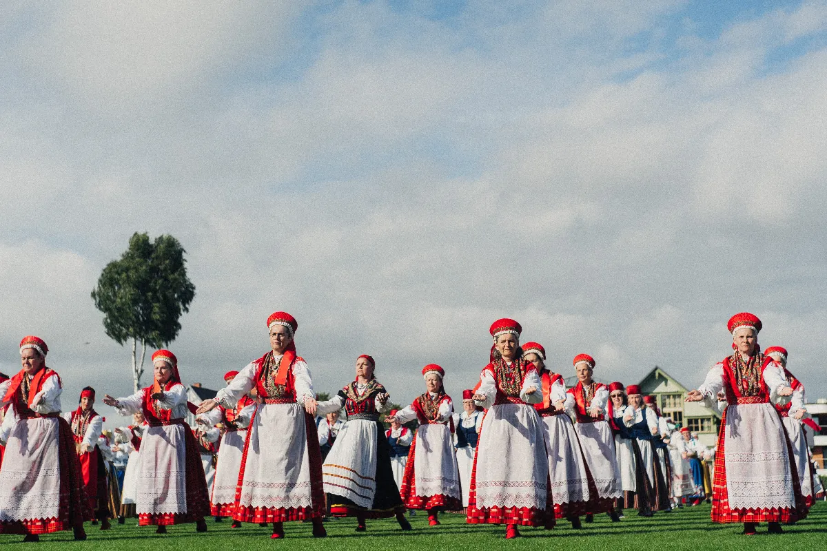 VÕRAFEST tuleb taas! Järgmisel suvel täitub Pärnu võimlejate ja rahvatantsijatega Eestist ning välismaalt
